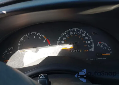 2000 Pontiac Grand Prix Gtp z USA, uszkodzony, nr VIN 1G2WR5217YF125528